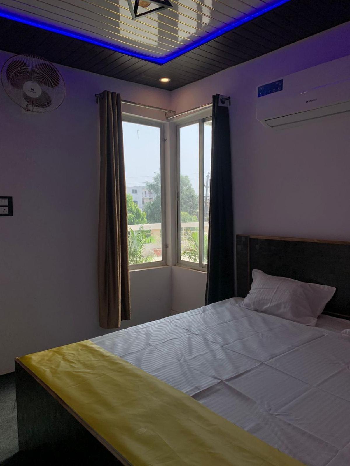 Privyrooms Горакпур Екстериор снимка