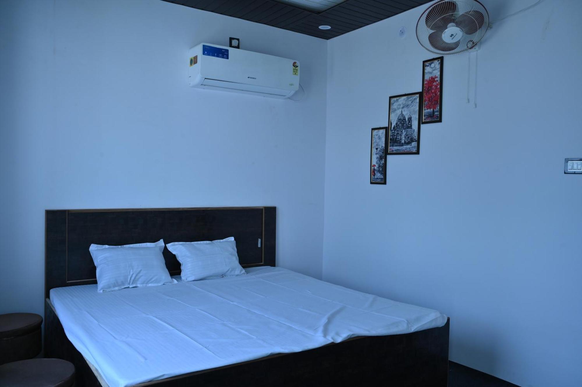 Privyrooms Горакпур Екстериор снимка